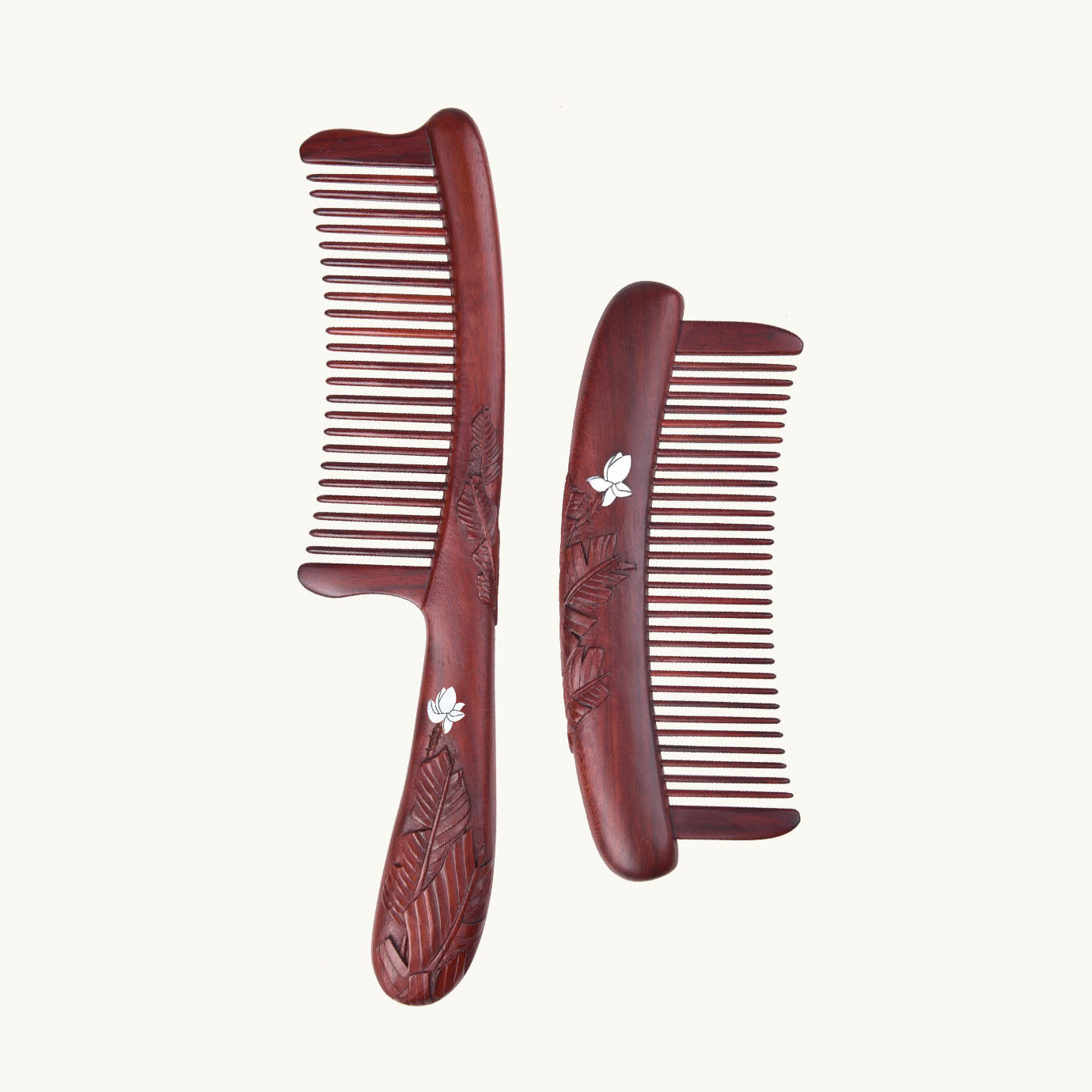 Ensemble de peignes à cheveux en bois rouge Ensemble de peignes à cheveux en bois rouge